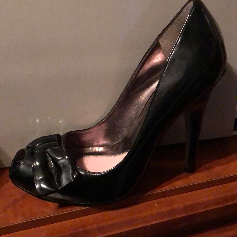 Black paten leather heel shoes